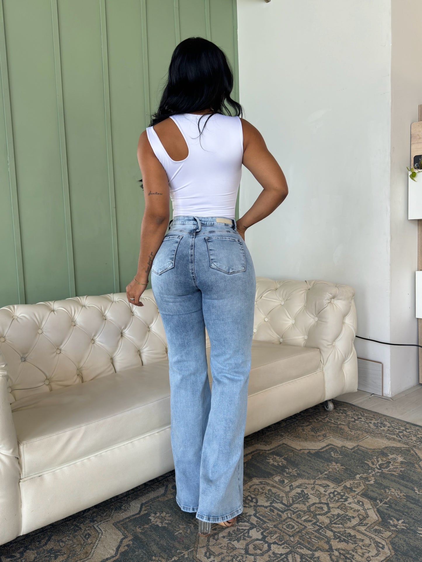 Jean wide leg con corte